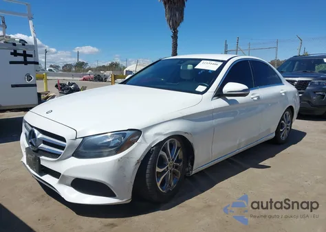 2017 Mercedes-Benz C 300 Luxury/Sport z USA, uszkodzony, nr VIN 55SWF4JB7HU227987